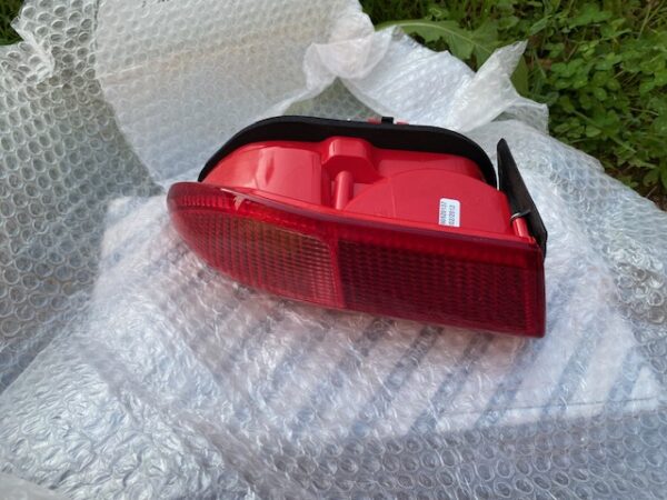 60620137 rear left outer light 156 (2)